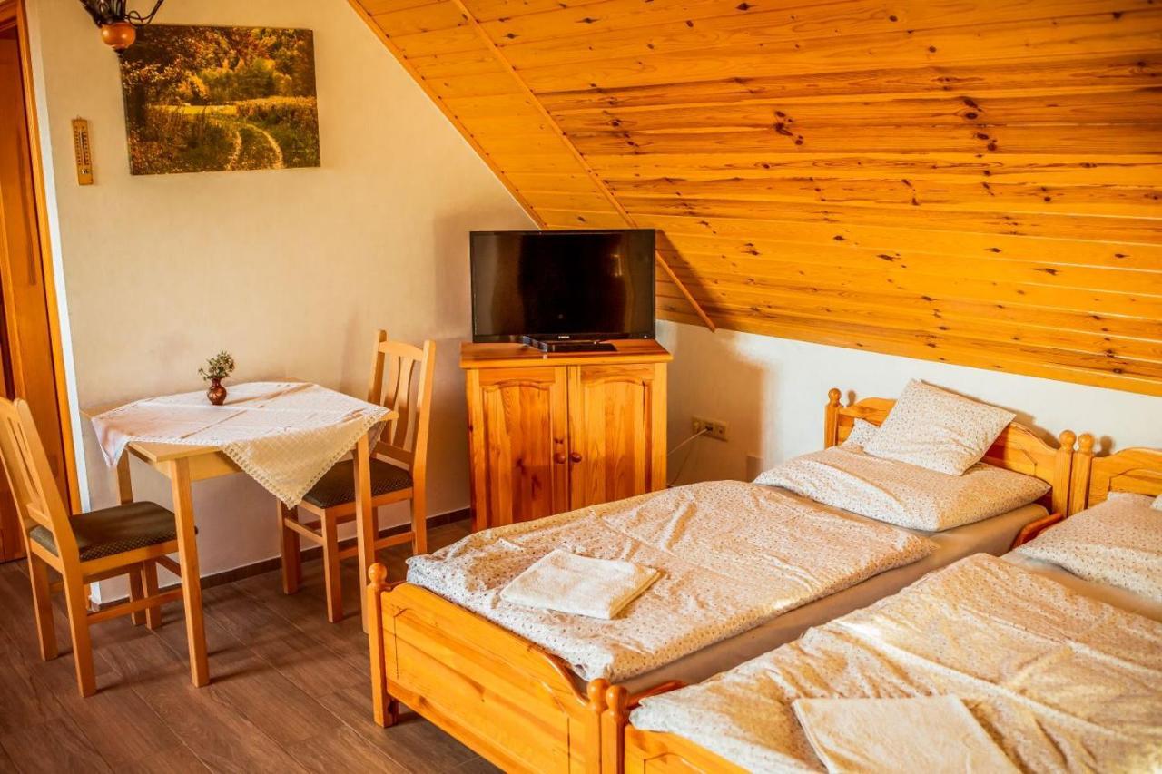 Nosztalgia Vendégház Zalaegerszeg Esterno foto