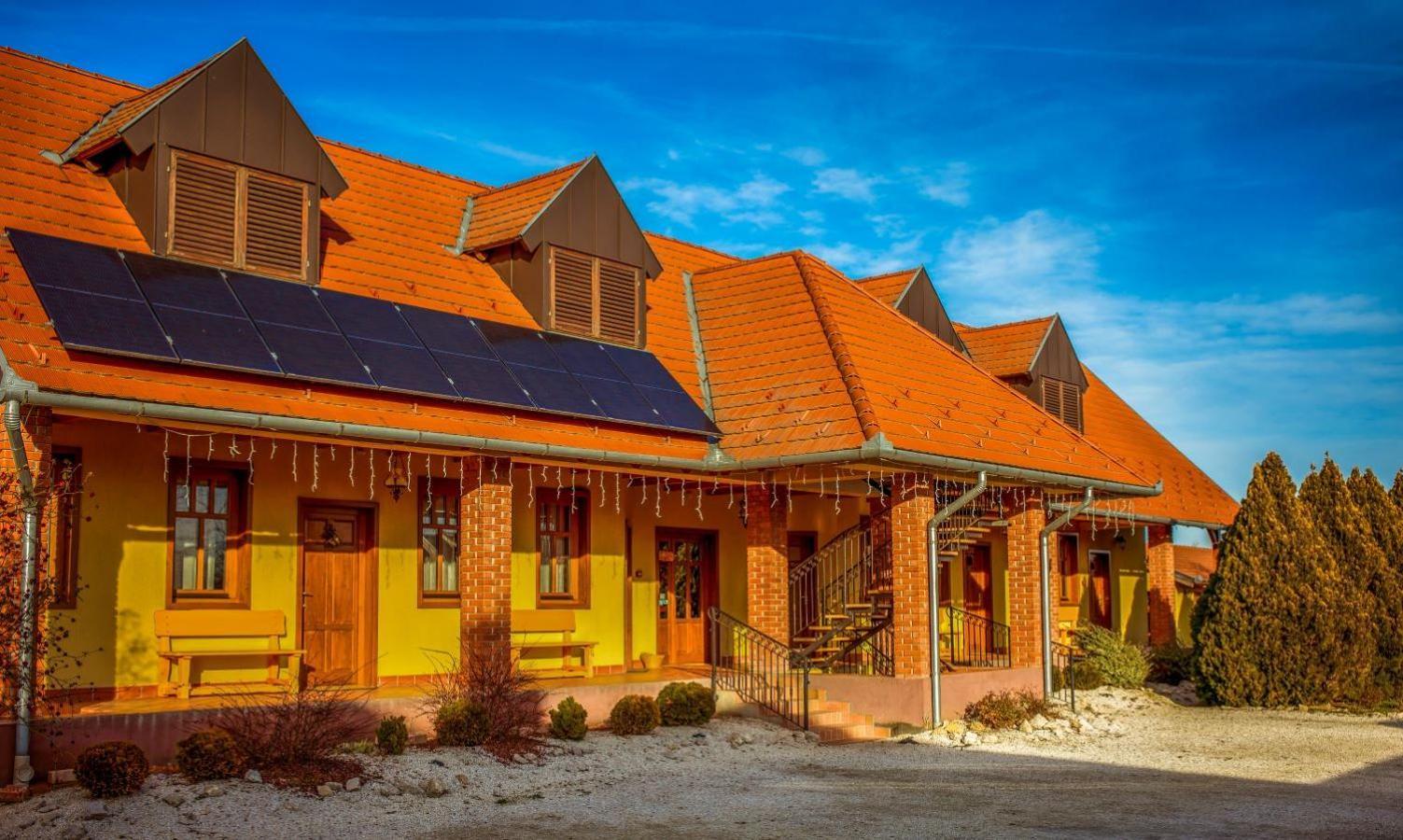 Nosztalgia Vendégház Zalaegerszeg Esterno foto