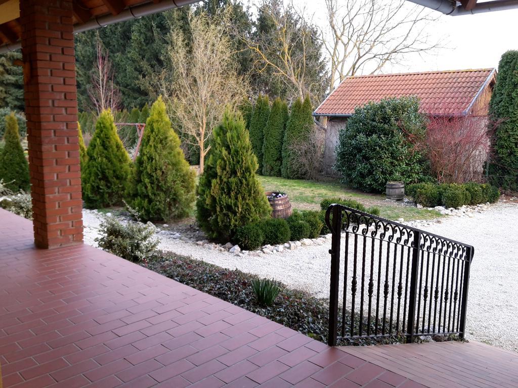 Nosztalgia Vendégház Zalaegerszeg Esterno foto